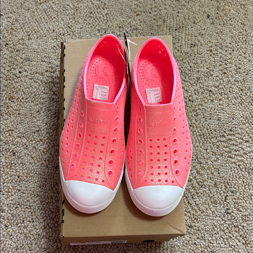 Native Kids Jefferson Slip-On Sandals in Neon Pink with White Toe